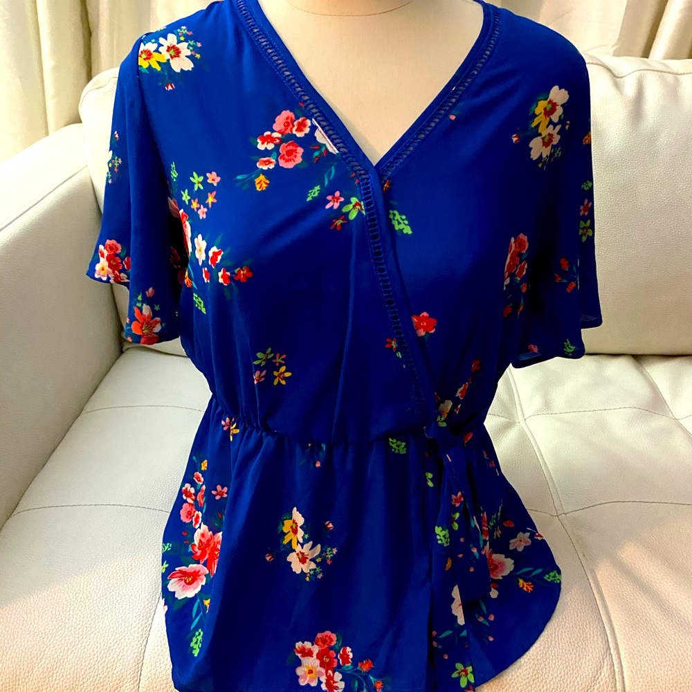 Small V neck Floral Top blouse